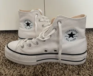 Converse Women’s Chuck Taylor thumbnail 1