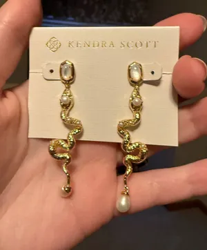 Kendra Scott Snake pearl earings thumbnail 1