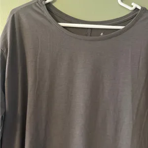 Athleta Charcoal Long Sleeve Women's Top Size Medium thumbnail 2