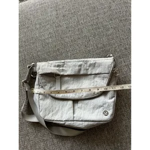 Lululemon Grey Crinkle Nylon Crossbody Bag‎ Adjustable Strap Silver Logo Bag EUC thumbnail 8