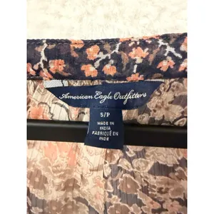 American Eagle Floral Peasant Blouse Small Navy Peach Sheer V-Neck Boho Top 5112 thumbnail 4