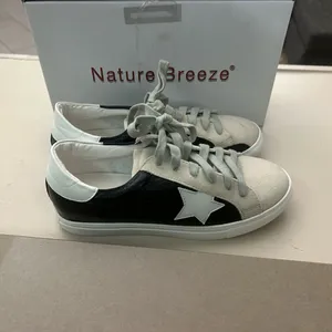 Nature Breeze Cream and Black Lace-Up Sneakers 8. Light peeling thumbnail 5