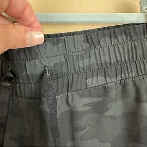 Kyodan Black Gray Camouflage Crop Jogger Pants Medium Casual Grunge thumbnail 2