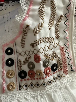 Main Strip White Embroidered Tassel sleeveless top thumbnail 4
