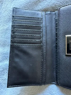 Guess Wallet thumbnail 3