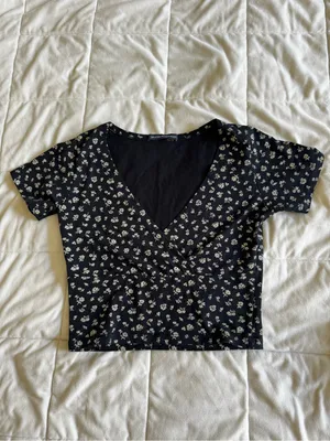 Brandy Melville Navy Floral Crop Top thumbnail 4