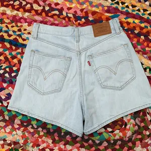 Levi’s Light Blue Wash High Loose Denim Jean Shorts - 27 thumbnail 3