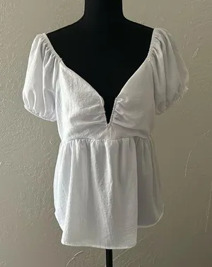 Rue 21 White V-neck Babydoll Top w/ Puff Sleeves thumbnail 1
