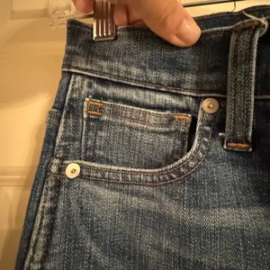 Madewell, size‎ 26, Slim Straight Jeans: Distressed Button-Front Edition thumbnail 7
