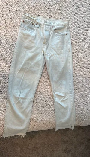 Levi’s Cropped 501 Jeans thumbnail 1