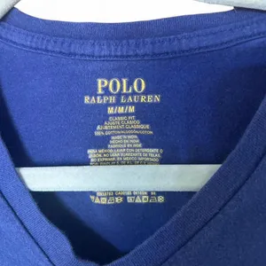 Ralph Lauren Blue V-Neck Polo Shirt with Pink Logo Classic Fit, Likely Women’s/Unisex Medium thumbnail 3
