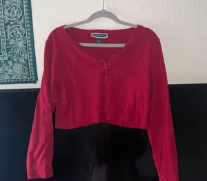Cropped red long sleeve Size L thumbnail 1