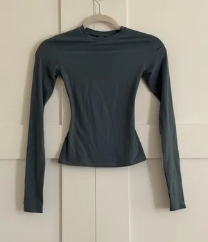 NWT Skims Fits Everybody Long Sleeve T-Shirt XXS thumbnail 1