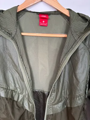 Nike | Women's Two Tone Wind Breaker Forest Green thumbnail 2