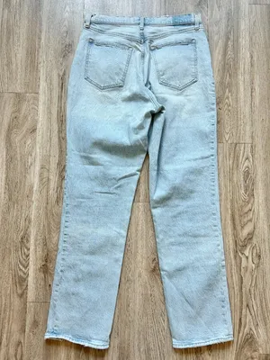 Abercrombie & Fitch The 90s Straight Ultra High Rise Split Hem Jeans Light Wash thumbnail 7