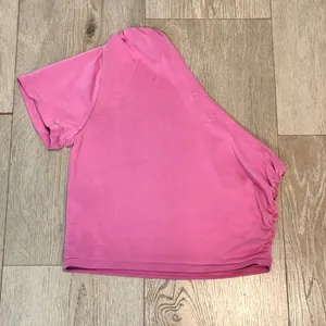 Urban Outfitters Pink One‎ Shoulder Top Ruched Sleeves Crop Top Size Small S thumbnail 2