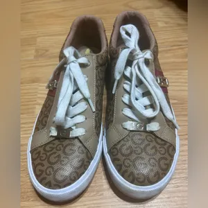 GBG LA Women's sneaker Size 9 All Over Logo white Brown & Gold w red thumbnail 3