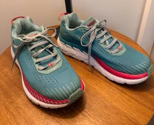 Hoka Arahi 3 thumbnail 1