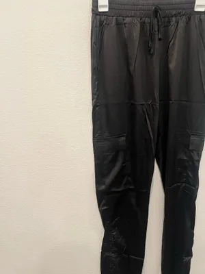 Women’s Black Drawstring Cargo Jogger Pants Size M thumbnail 2