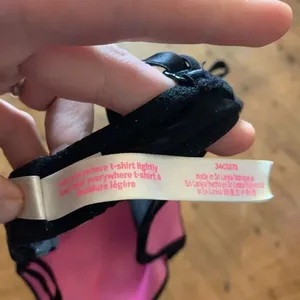 Victoria’s Secret black wear everywhere t-shirt 34C bra thumbnail 3