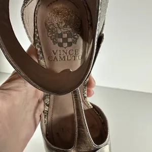 Vince Camuto Silver Heels Size 7.5 Dress Shoes IOB Preowned thumbnail 9