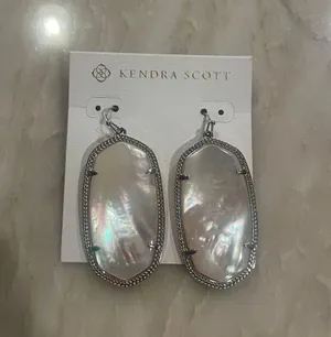 Kendra Scott Elle Silver Drop Earrings In Ivory Mother-Of-Pearl thumbnail 1