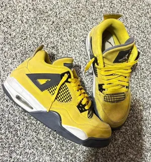 Yellow lighting 4’s Size 7 thumbnail 1