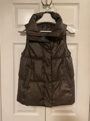 Gap Women’s Quilted Down Filled Puffer Vest in Dark Brown Size Small thumbnail 2