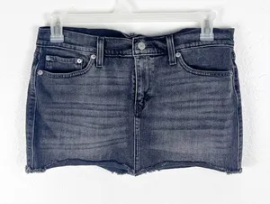 LEVI’S Black Wash High Rise Mini Denim Jean Skirt Size 29 Casual Boho Festival thumbnail 1