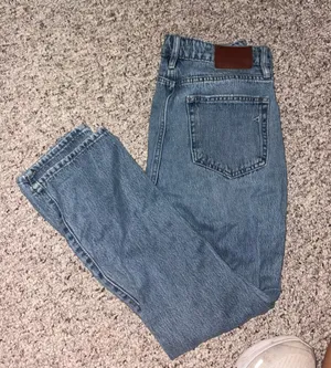 Hidden jeans thumbnail 1
