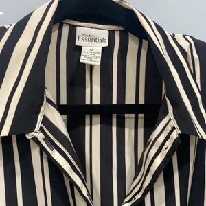 Modern Essentials Women's White Black Stripe Button Down Shoulder Pad Blouse 12 thumbnail 2