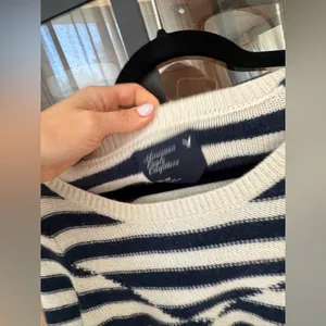 Vintage y2k American Eagle AE sweater navy striped wool v crew knit preppy 2010 thumbnail 4