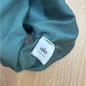 Alo Yoga Cropped Tee Capped Out Short Sleeve Softsculpt Size S Green thumbnail 4