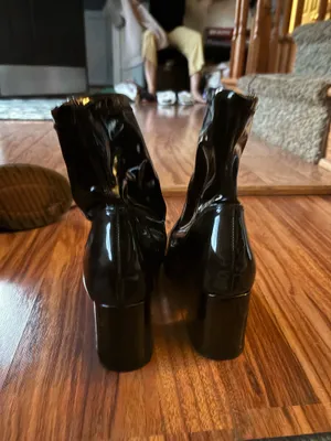 Forever 21 Shiny ankle boots thumbnail 3