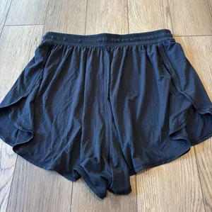 Lululemon Shorts thumbnail 2