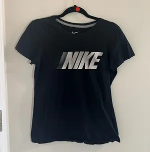 Nike Women’s Slim Fit Black Logo Tee Size Medium thumbnail 1