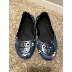 Tory Burch Minnie Travel Ballet Flats Navy Blue Floral Leather Logo Shoes 7 thumbnail 4
