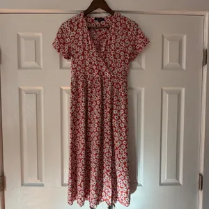 Madewell Red Daisy Floral Clara Wrap Midi Dress Short Sleeve V-Neck XS EUC‎ thumbnail 2