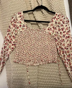 American Eagle Outfitters Top thumbnail 1