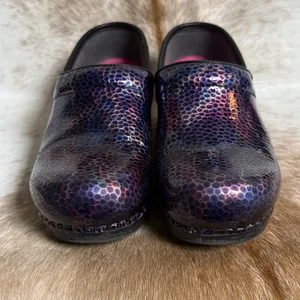 Dansko Purple‎ iridescent Scaled Clogs Size 7.5 B86 thumbnail 2