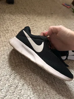 Nike Women’s Sneakers thumbnail 5