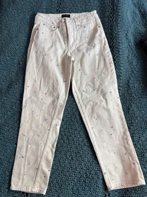 Free Assembly Womens Floral High Rise Straight Jeans Cream Size 8 Floral Print‎ thumbnail 1