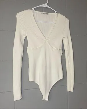 Abercrombie & Fitch V-Neck Ribbed Sweater Bodysuit in Cream Women’s Size XS thumbnail 4