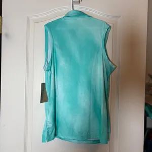 Nike Women's Victory Dri-FIT Printed NWT Size Medium Sleeveless. Light and bright! thumbnail 3