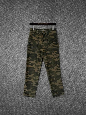Universal Thread High Rise Straight Camo Pants Women’s Size 2/26 thumbnail 2