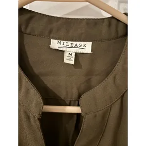 Mileage Olive Green Sleeveless Blouse Top‎ Gold Accents Button Down Medium thumbnail 2