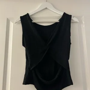 Black Sleeveless Ribbed Top Size M thumbnail 2
