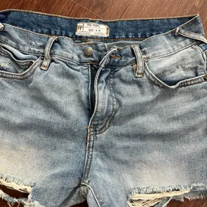 Free People Denim Shorts Distressed Cut-Off 26 thumbnail 2