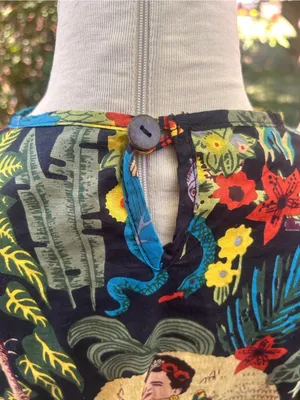 Karma brand Frida Kahlo boxy cotton top parrots tropical print Size Small thumbnail 4
