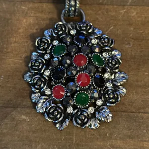 Vintage Floral Medallion Necklace thumbnail 3